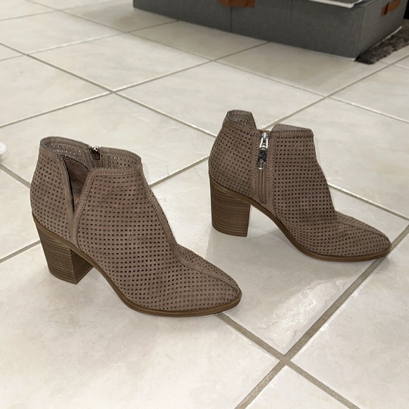 Dolce Vita Booties 8 - Picture 2 of 4